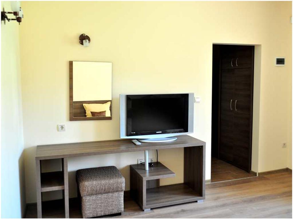 Yustina Villas Guest House Chambre photo