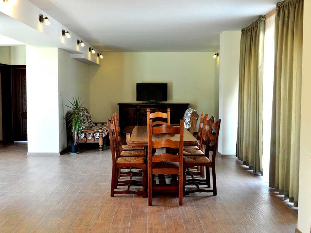 Yustina Villas Guest House Extérieur photo