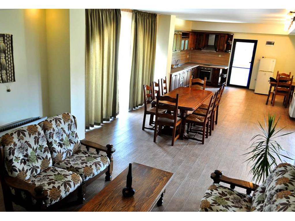 Yustina Villas Guest House Extérieur photo